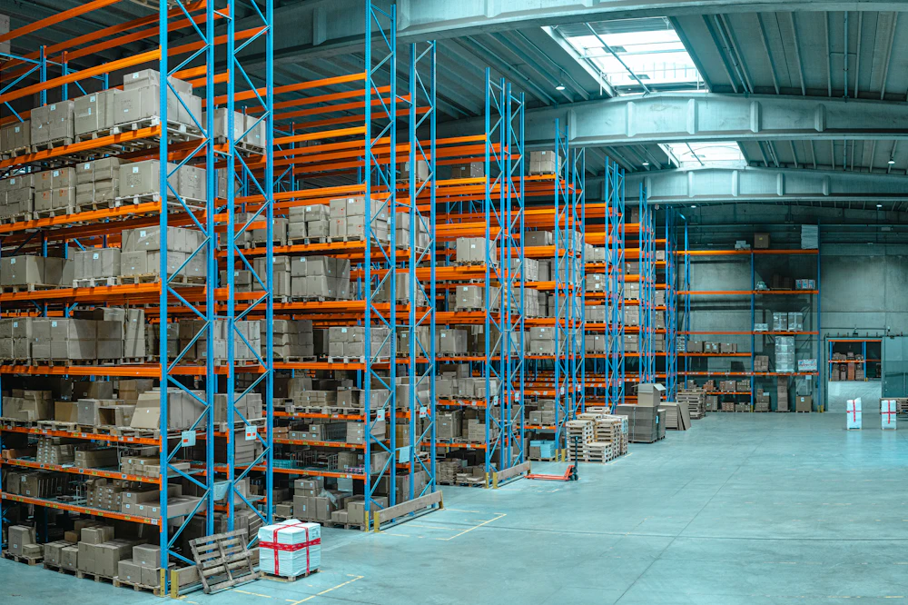 Organised warehouse shelves for inventory management